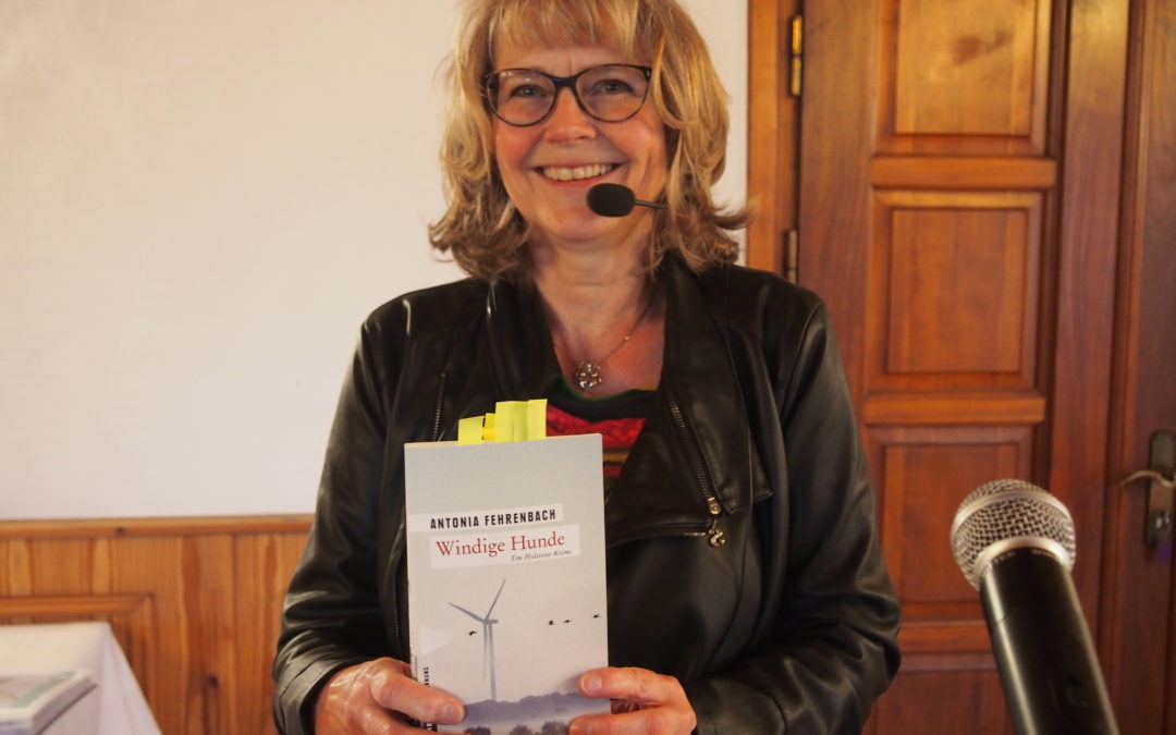 „Windige Hunde“ – Lesung der Autorin Dr. Antonia Fehrenbach in Lehmsiek – Seeadlerschutz mit Infostand